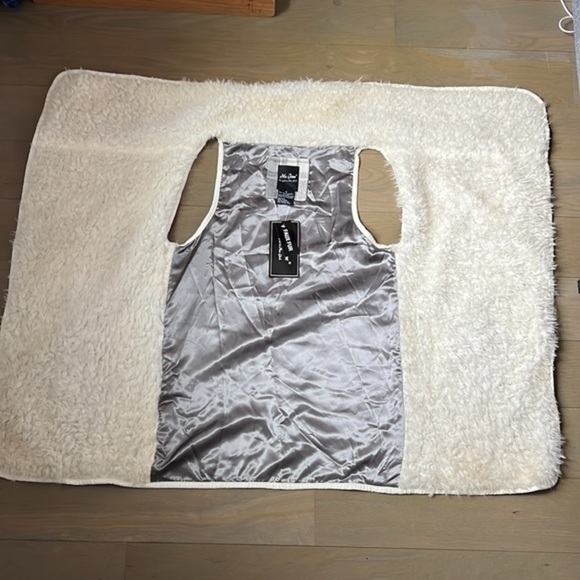 𝅺nwt Me Jane Faux Sherpa Fur Gray Plaid Vest - Picture 2 of 4